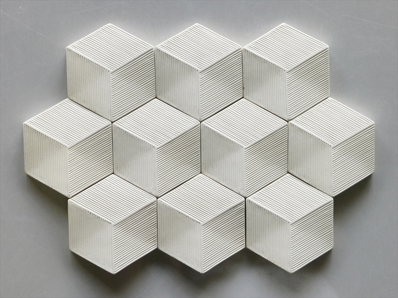 モデルシックスプラス2